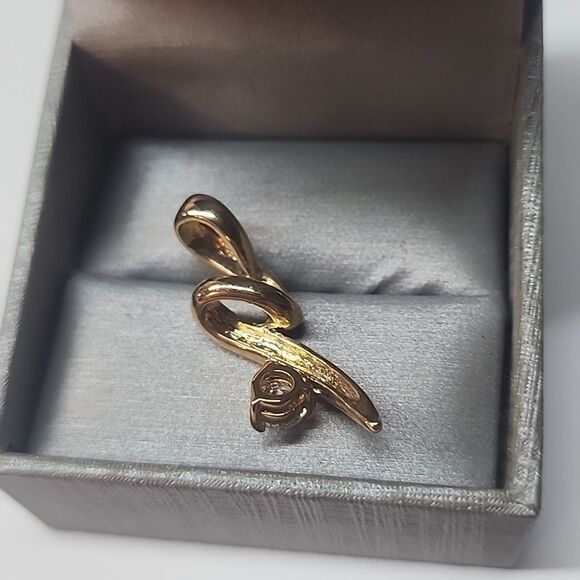 Vintage Gold Tone Pendant with Cubic Zirconia - Picture 3 of 4